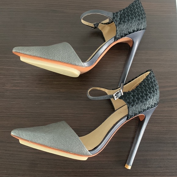 NEW L.A.M.B High Heel Shoes - Picture 5 of 8
